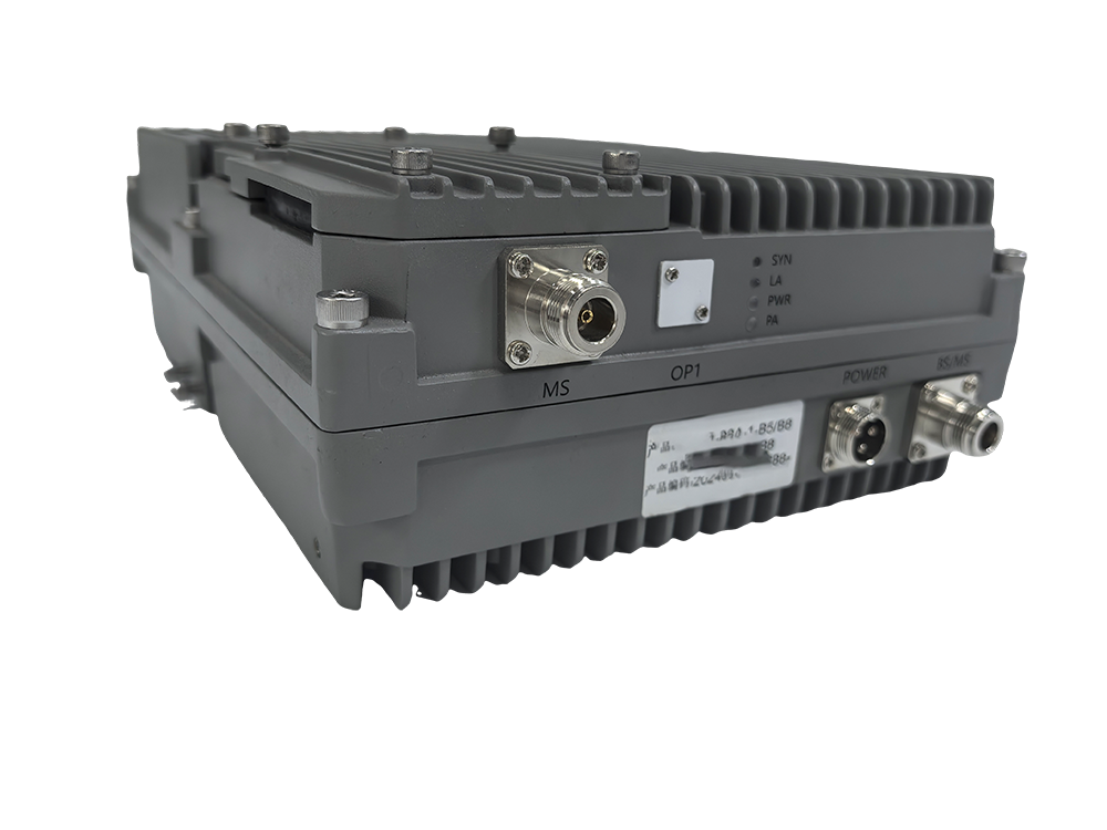  乌达三频手机信号接收器2000㎡