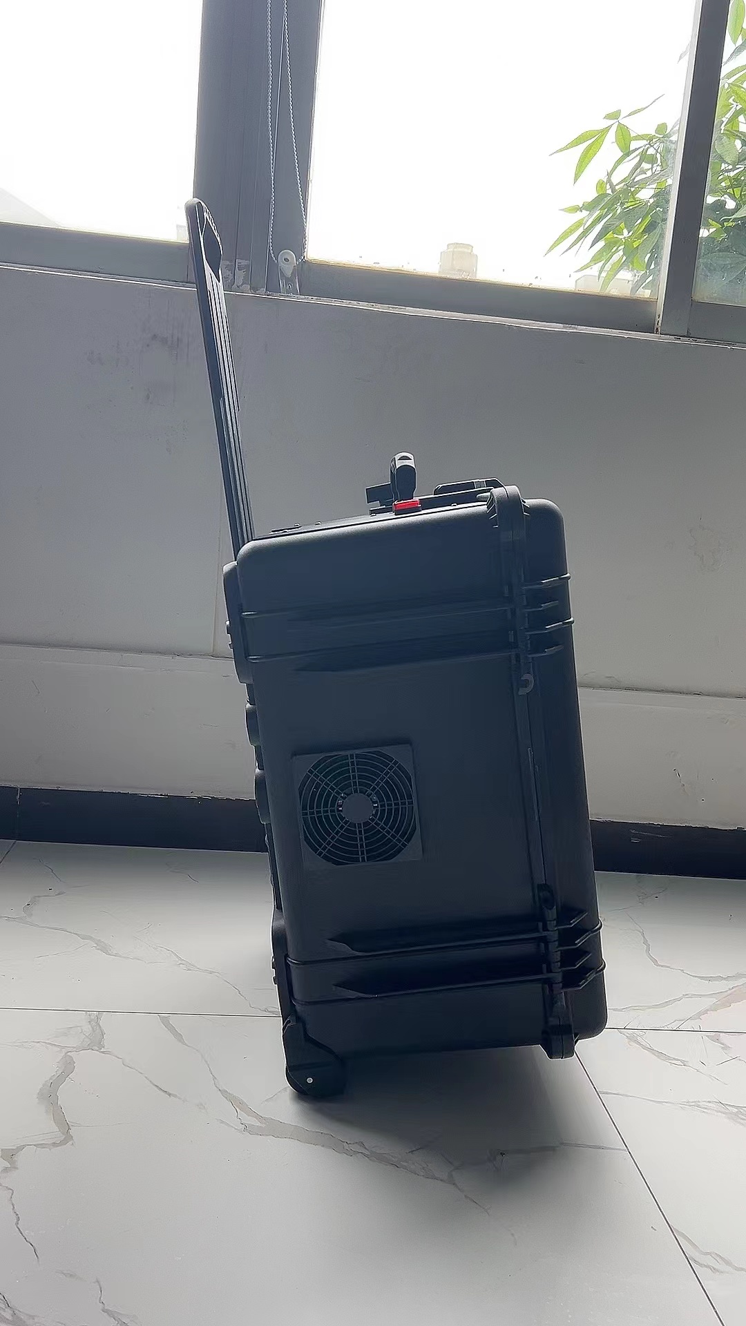 乌达手拉箱型移动通信干扰器